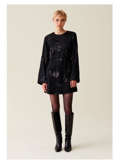 Robe courte noire sequins brodés