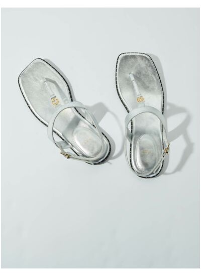 Sandales à brides argentées en cuir