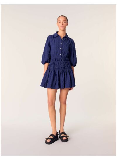 Robe courte plissée satinée