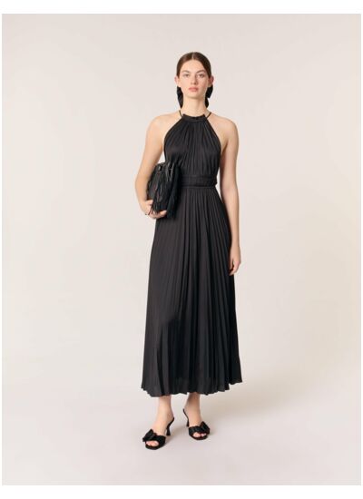 Robe longue satinée plissée