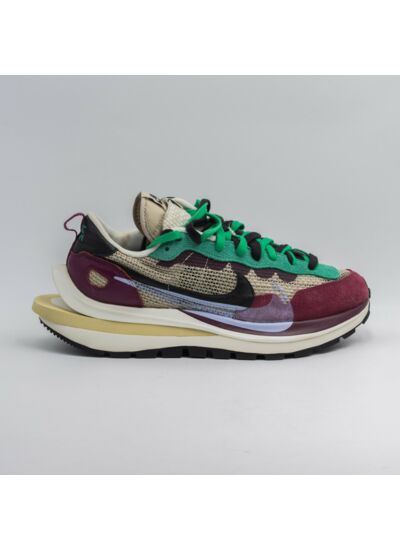 Nike Vaporwaffle sacai Villain Red Neptune Green