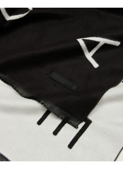 7w000022 af10450 uc001 montage-noir