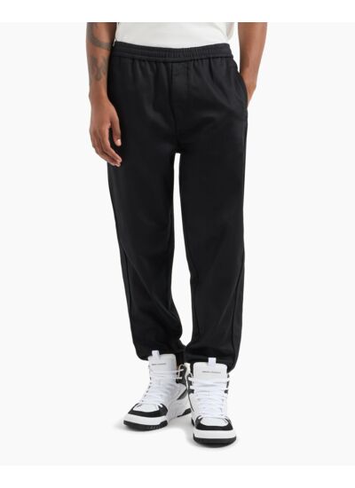 Xm000039 af10517 uc001 trou-noir