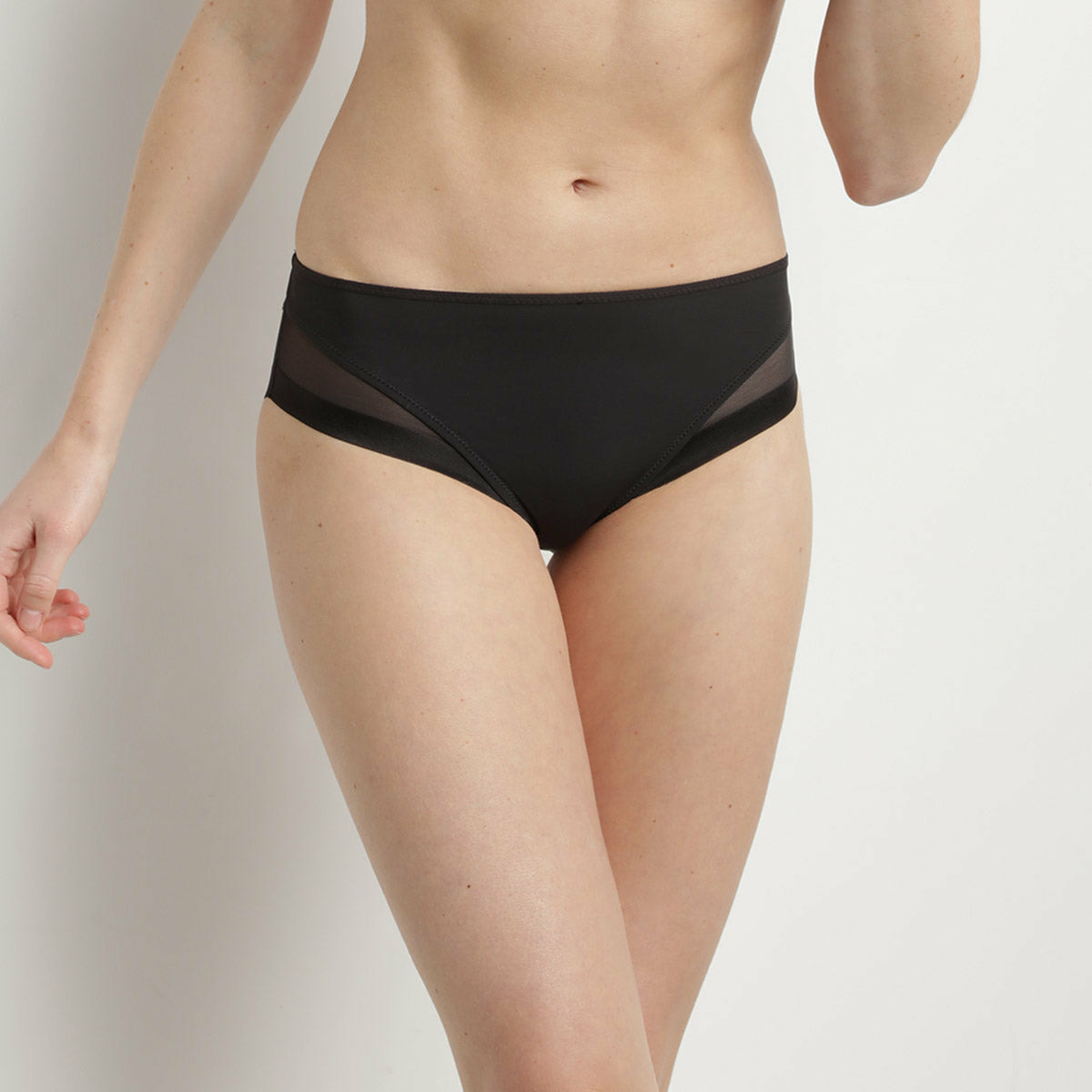 Slip femme en microfibre et tulle noir Generous de Dim