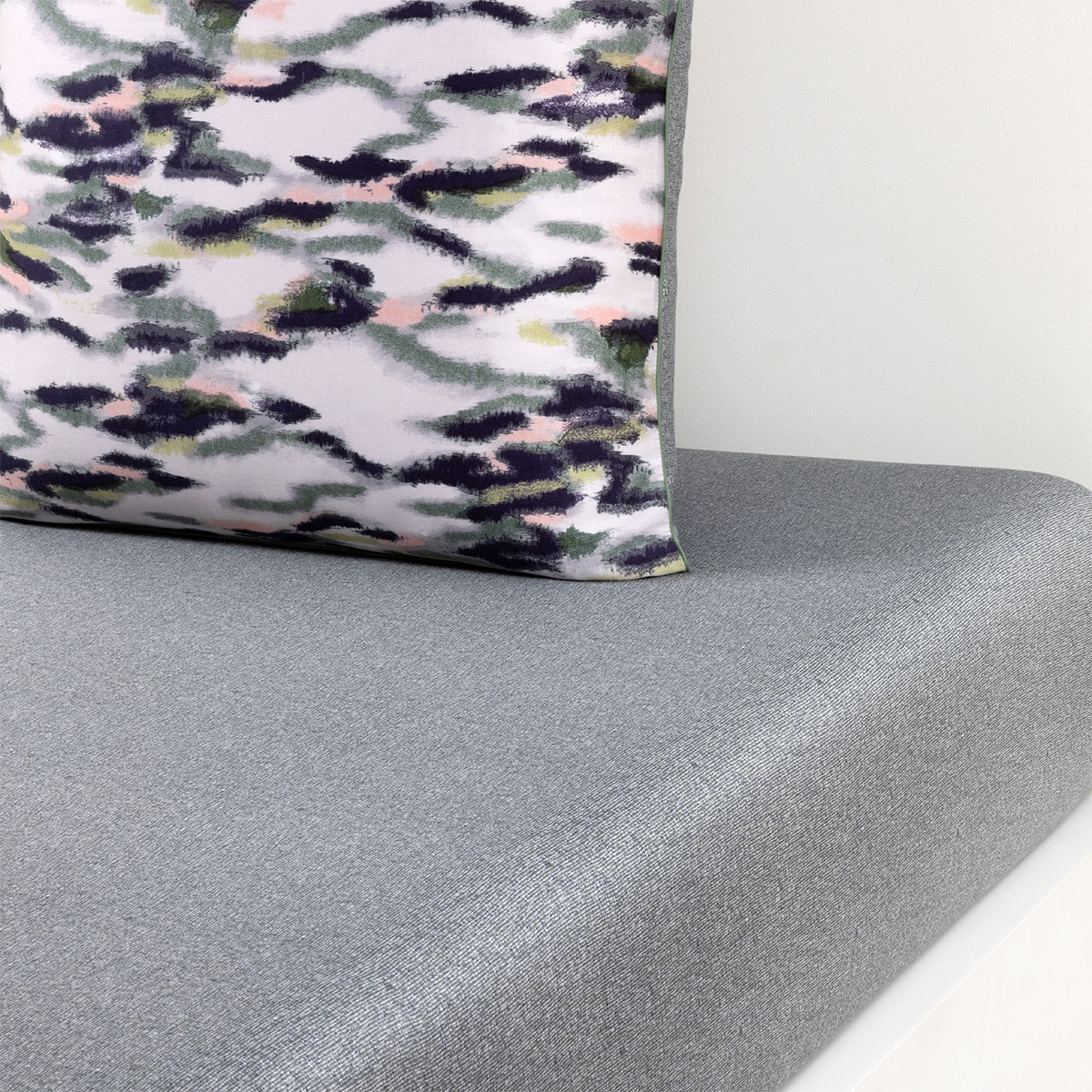 Kenzo - Drap housse en satin gris, K Ikat