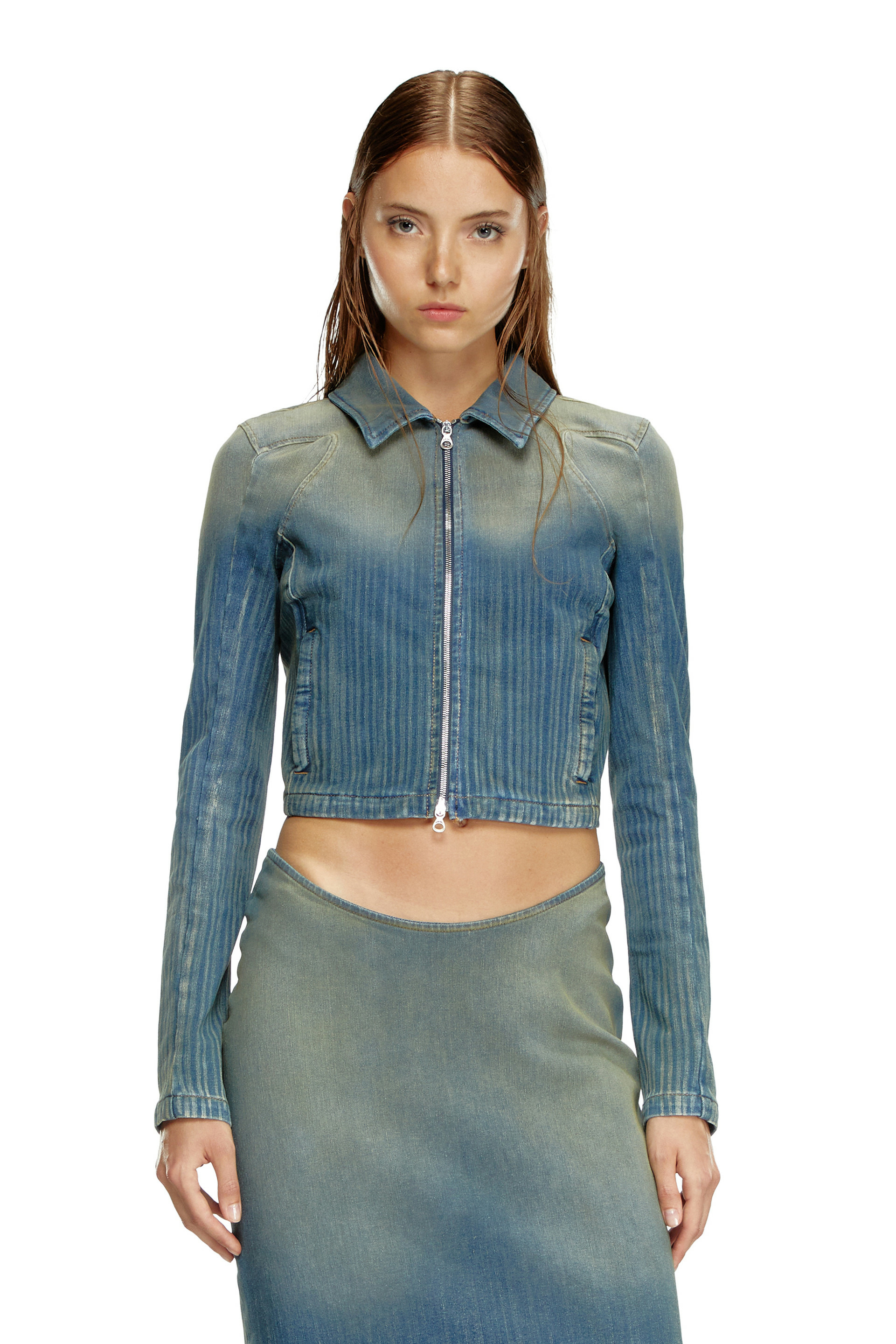 Veste cropped en denim léger strié