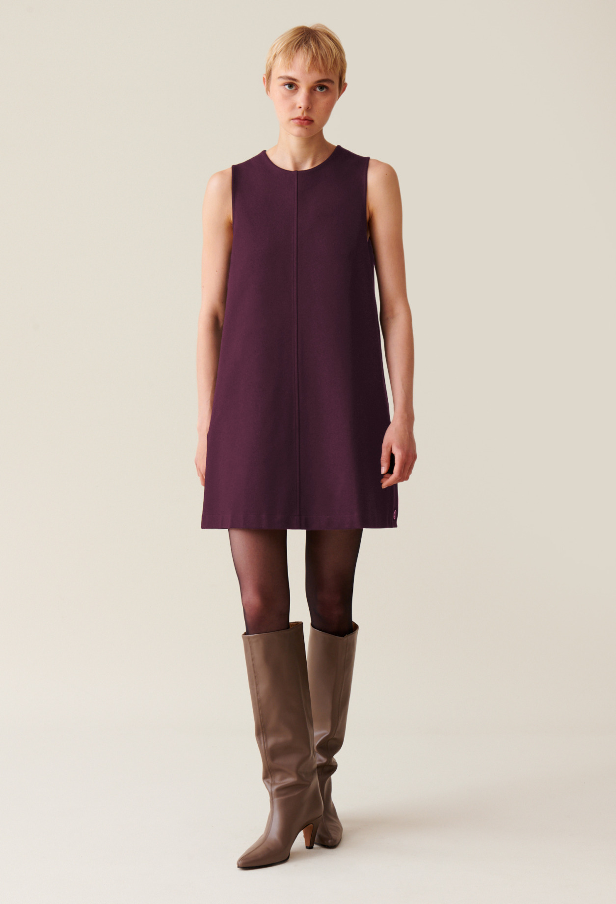 Robe courte sans manches