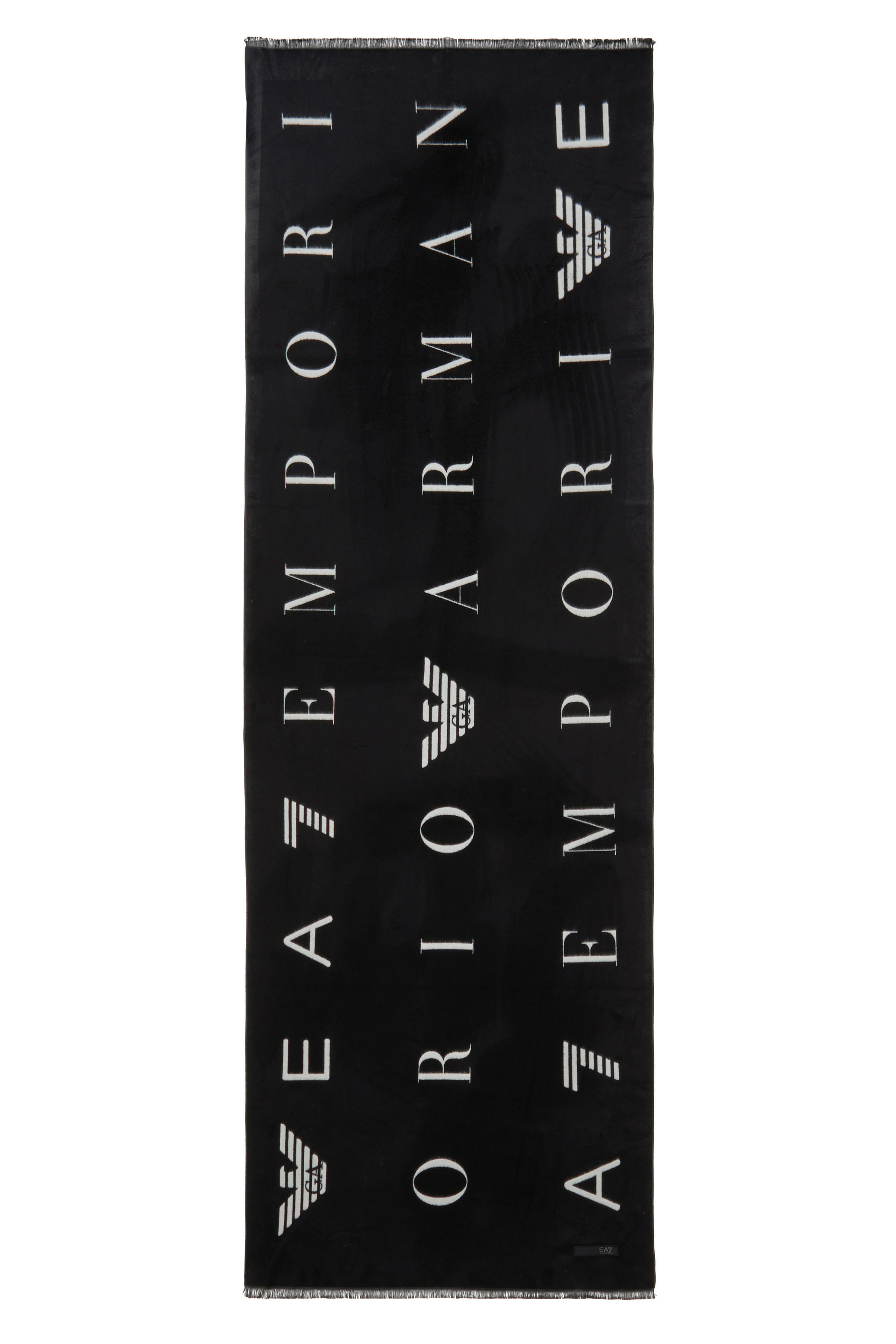 7w000022 af10450 uc001 montage-noir