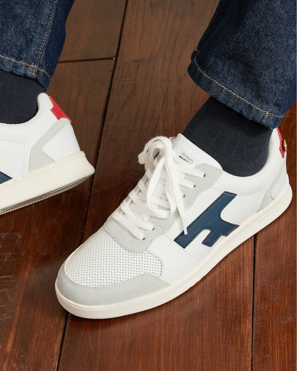 Baskets blanches & bleu marine