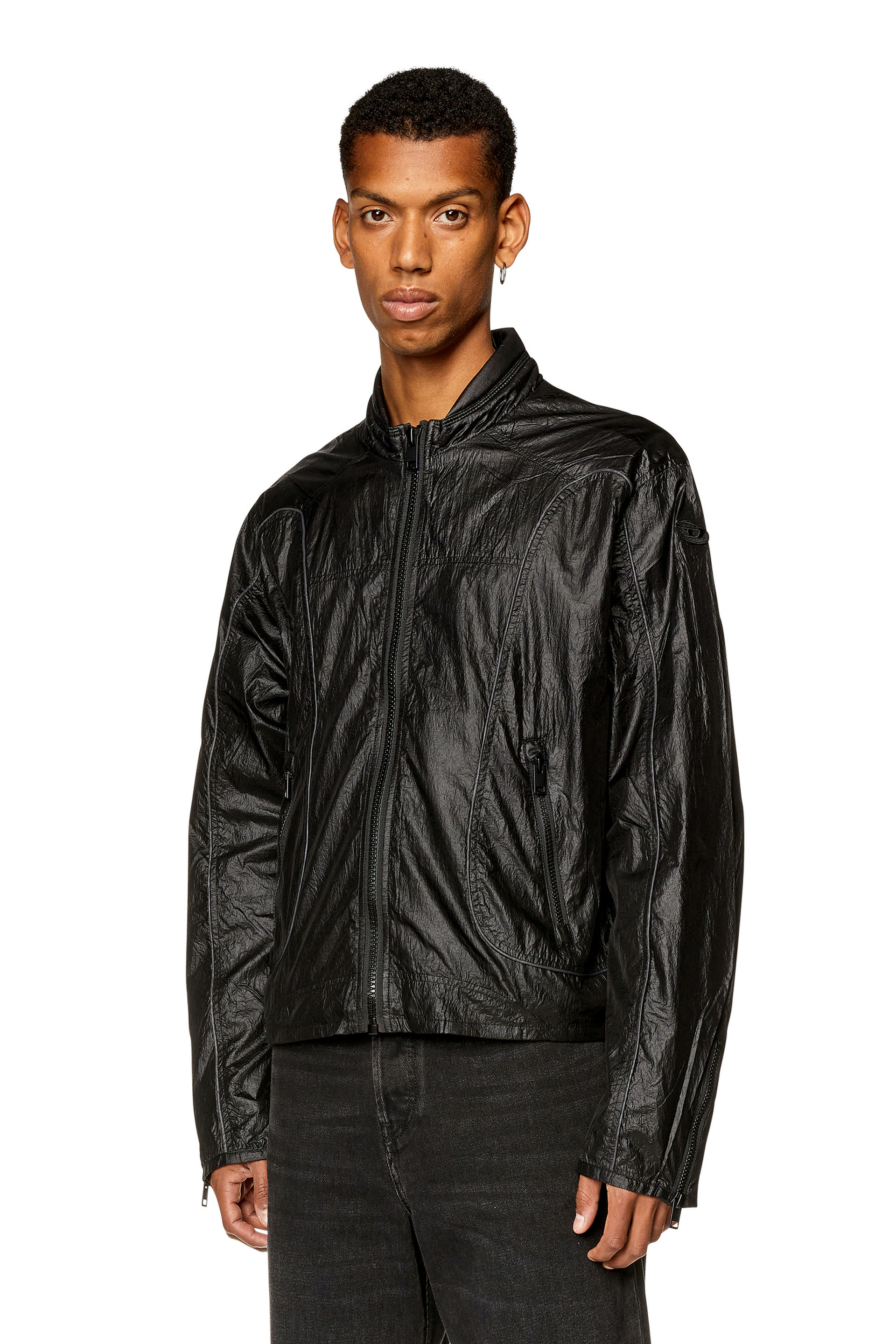 Coupe régulièreCol montantZips poches et chevillesFermeture zippéeAvec doublure