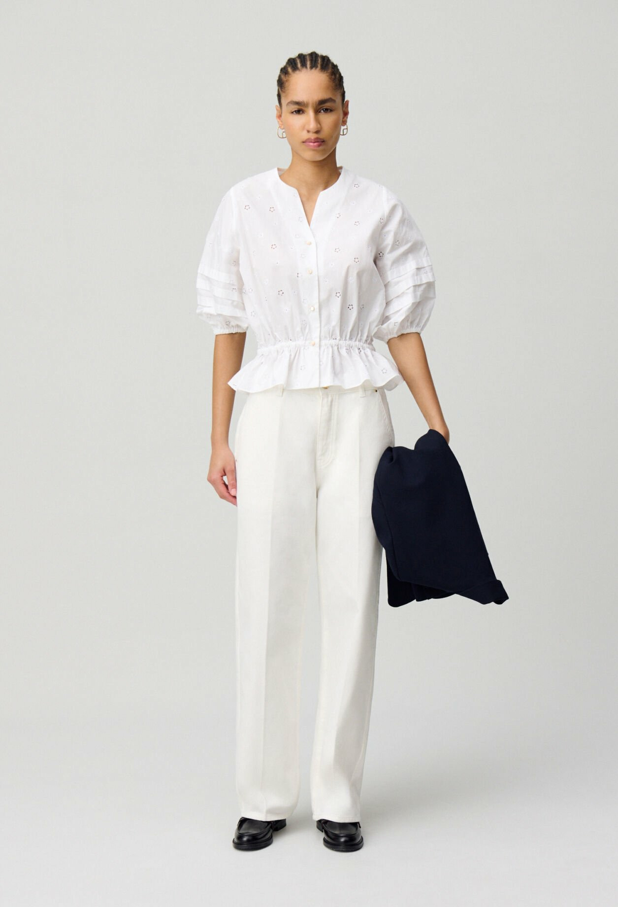 Chemise élastiquée brodée