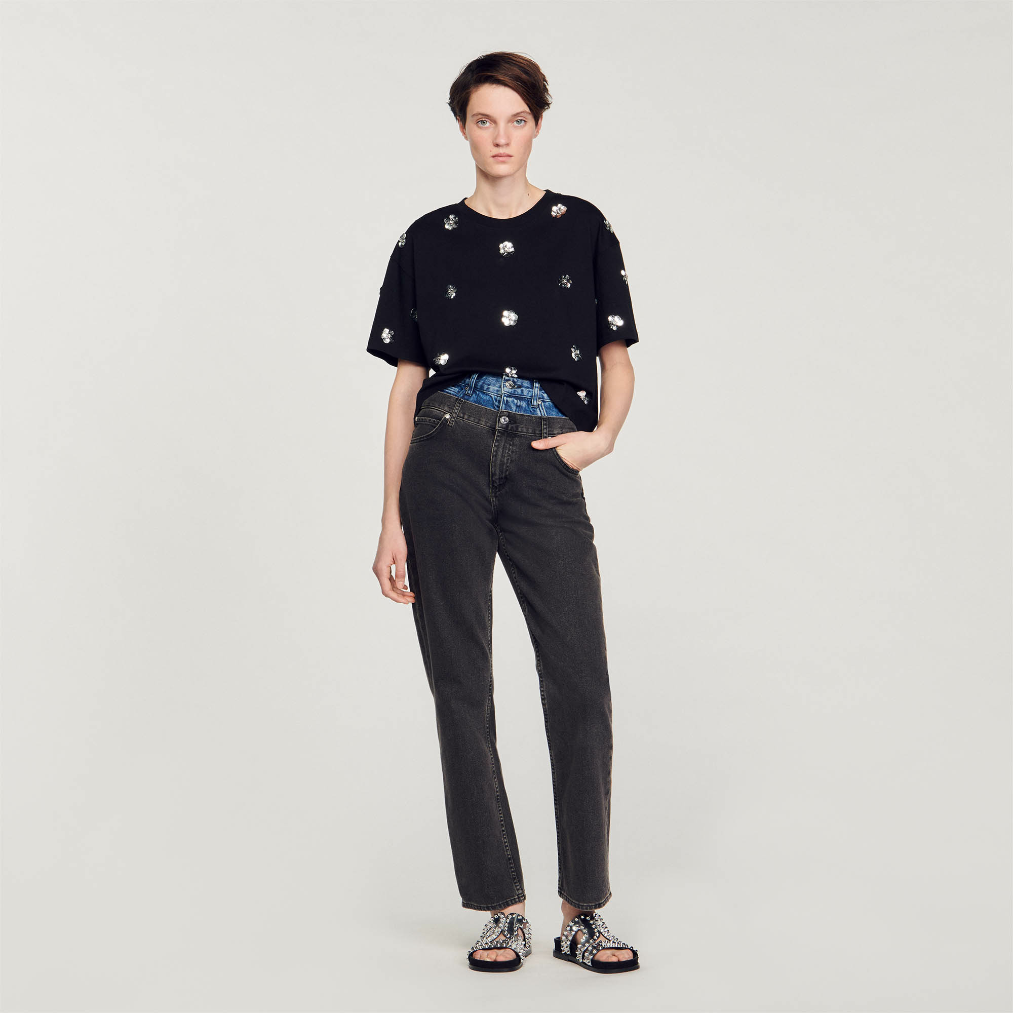 T-shirt orné de sequins fleurs