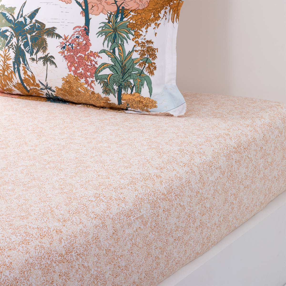 Olivier Desforges - Drap housse en satin de coton lavé vert, L'inconnue