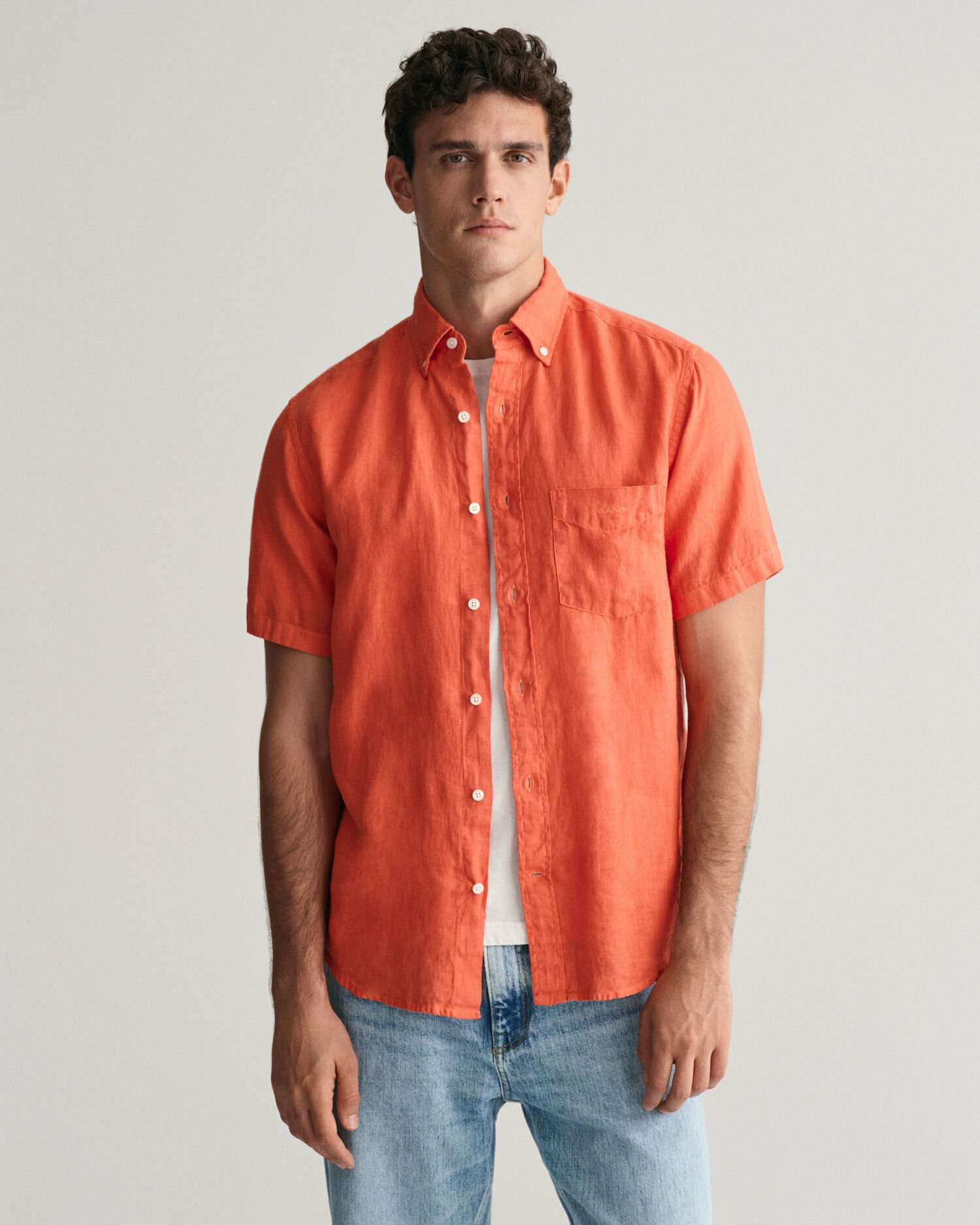Chemise regular fit en lin teint en pièce à manches courtes