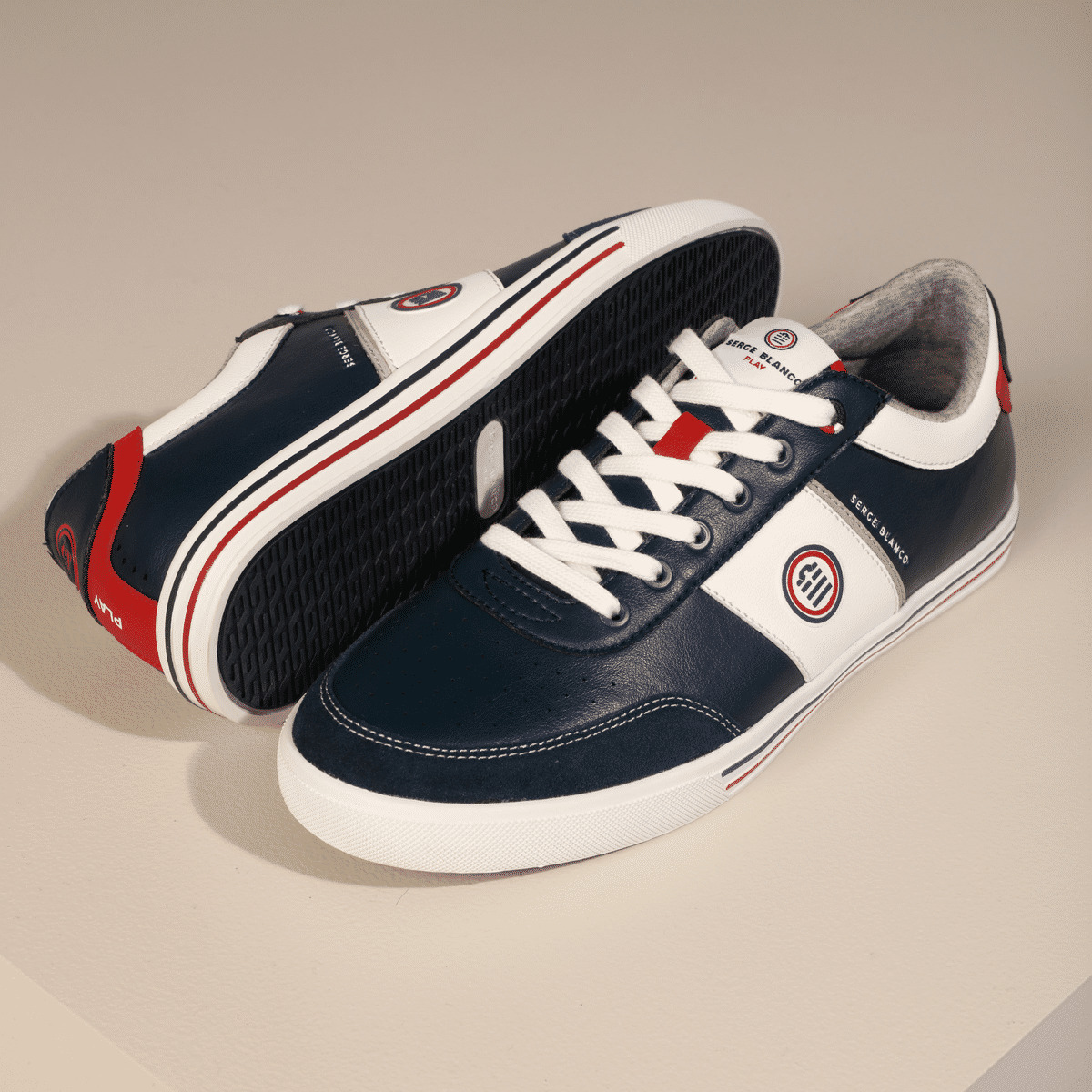 Sneaker en cuir bleu marine