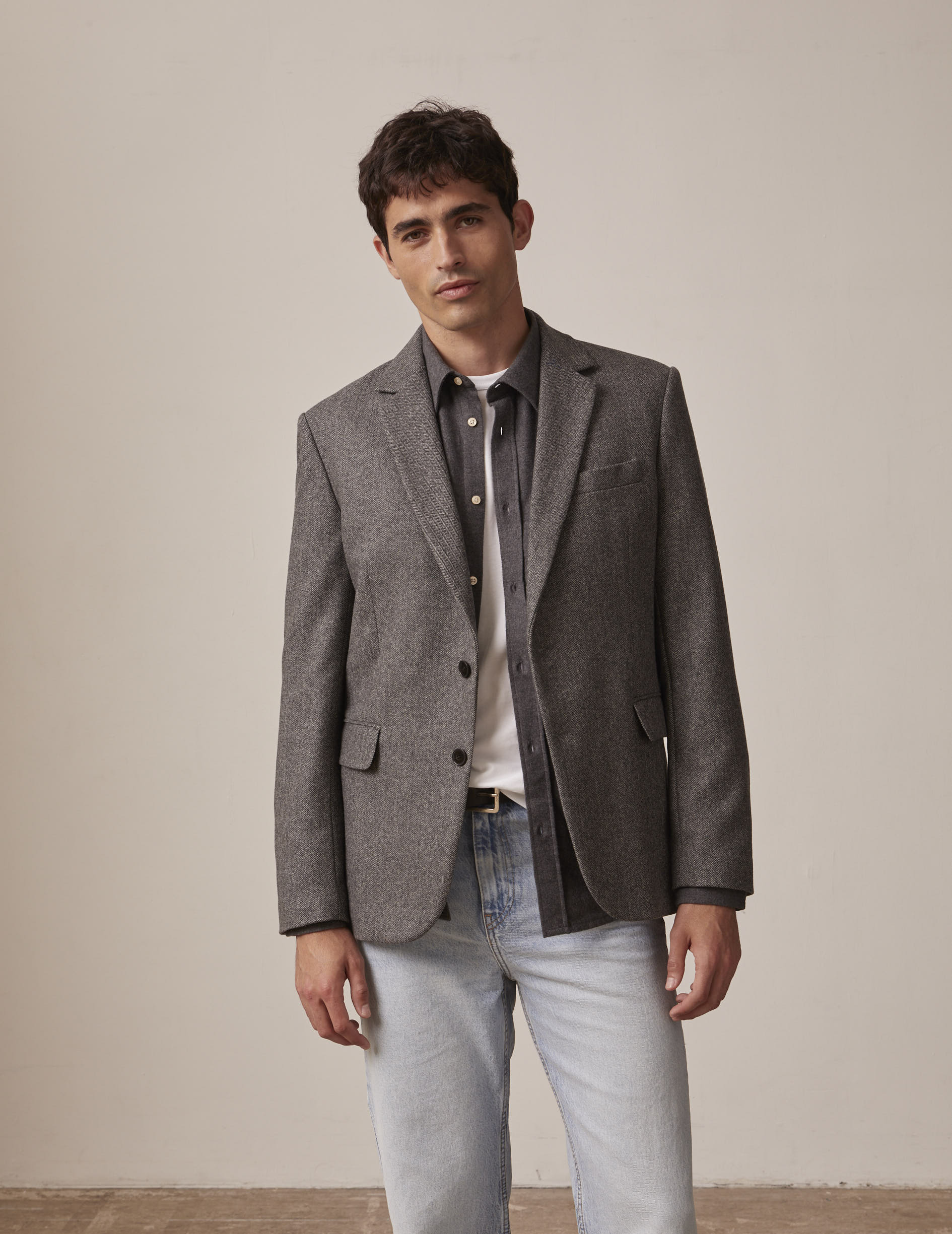 Veste blazer gabin en toile de laine mélangée à motifs chevron gris fonce