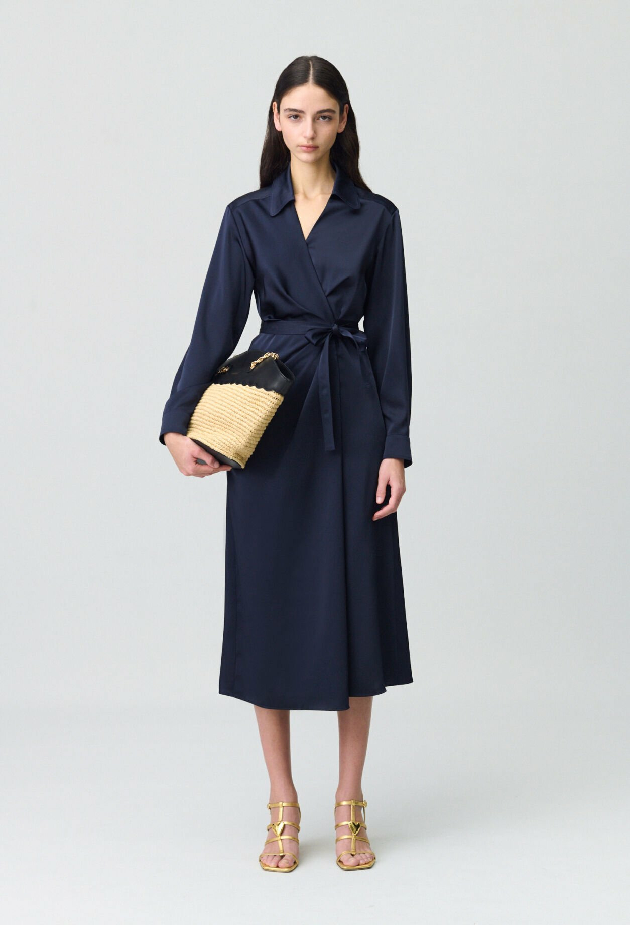 Robe satinée mi-longue portefeuille