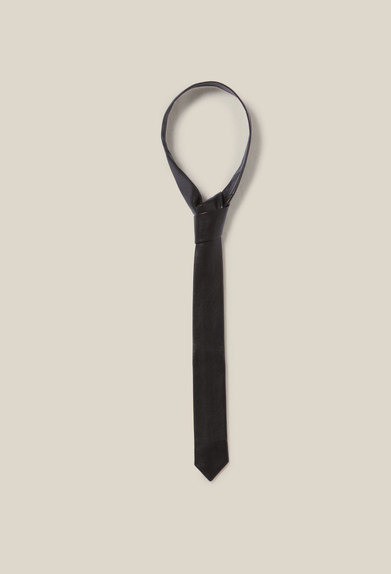 Cravate cuir noir