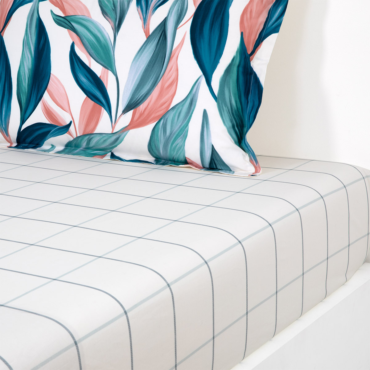 Olivier Desforges - Drap housse en percale de coton blanc, Alocasia