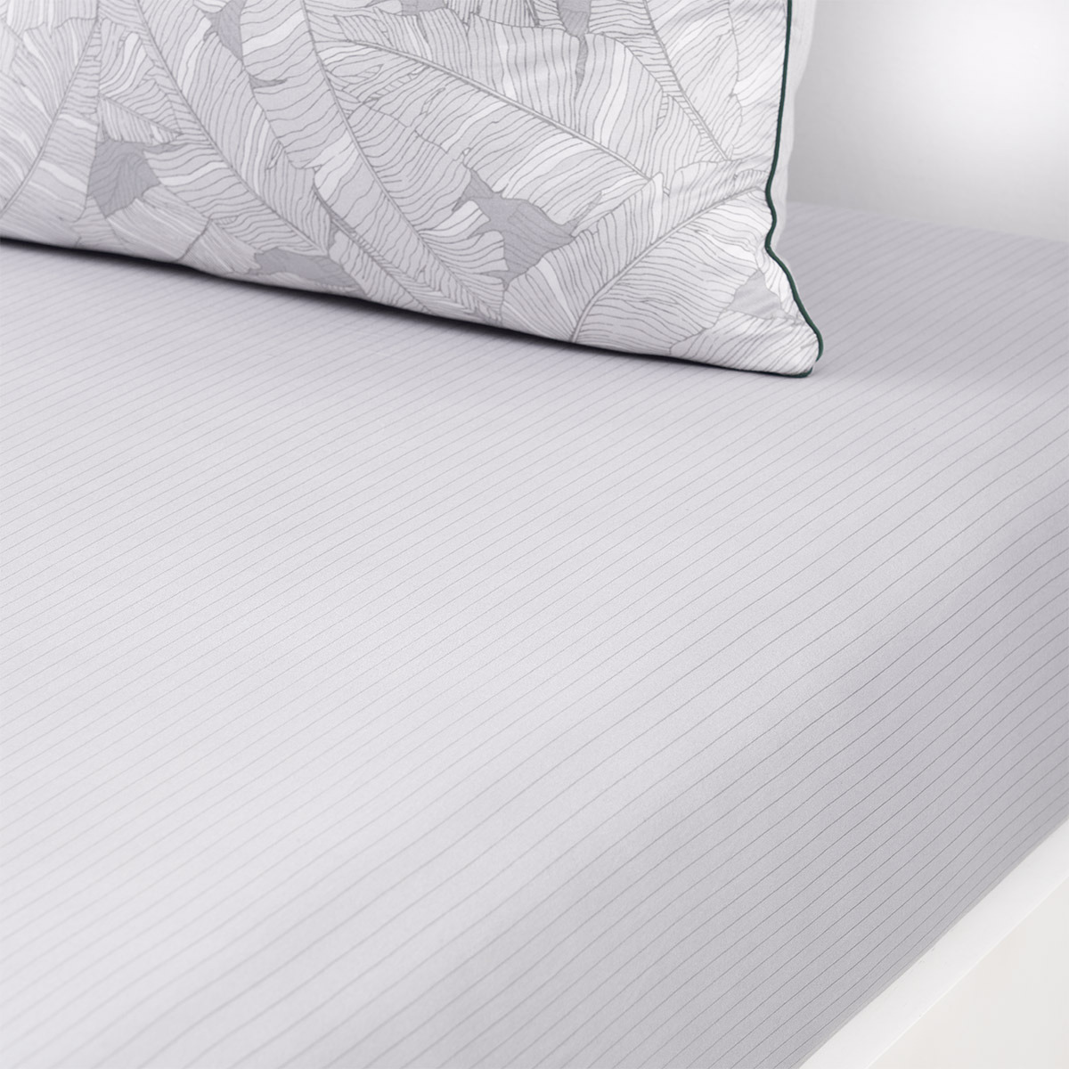 Lacoste - Drap housse en satin de coton lavé gris, L Leaf