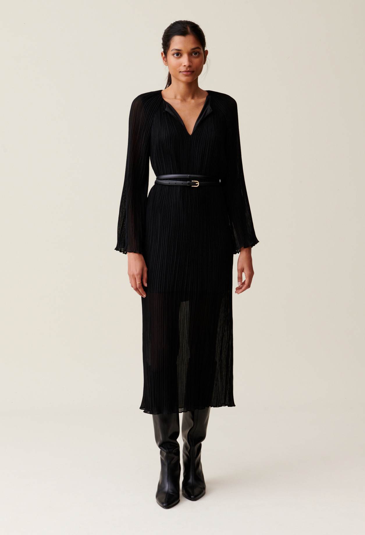 Robe longue plissée transparente