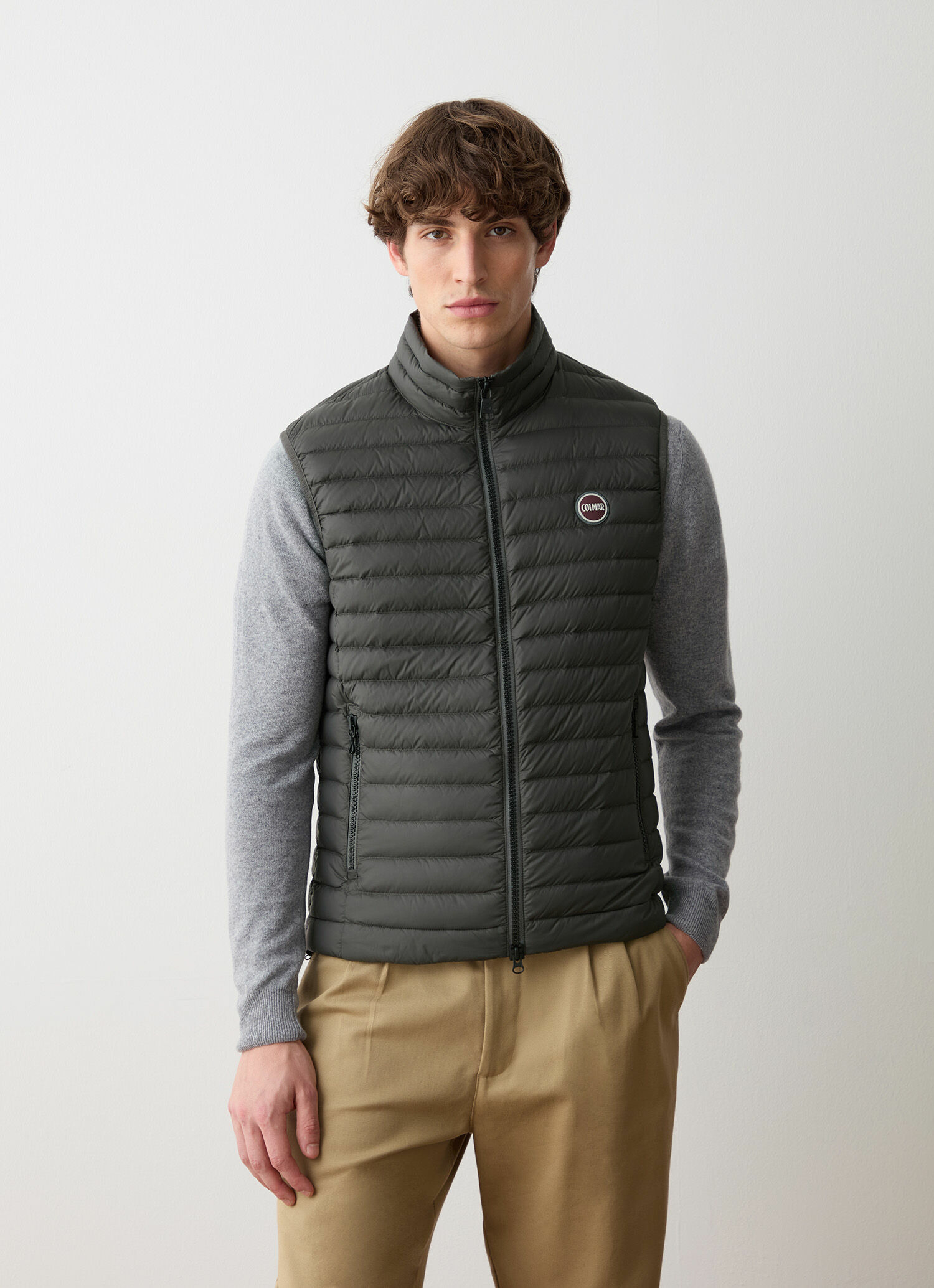 Veste sans manches garnie de plumes