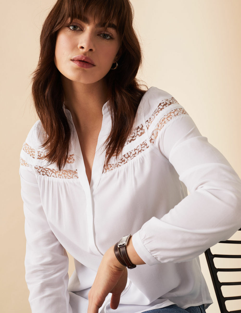 Chemise Lena blanche avec empiècement en dentelle sur les épaules