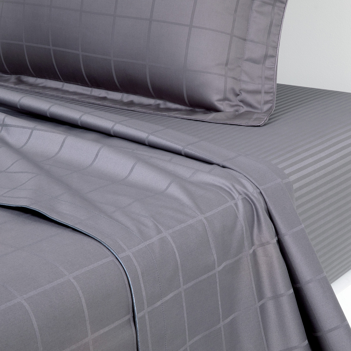 Olivier Desforges - Drap plat en satin de coton gris, Baptiste