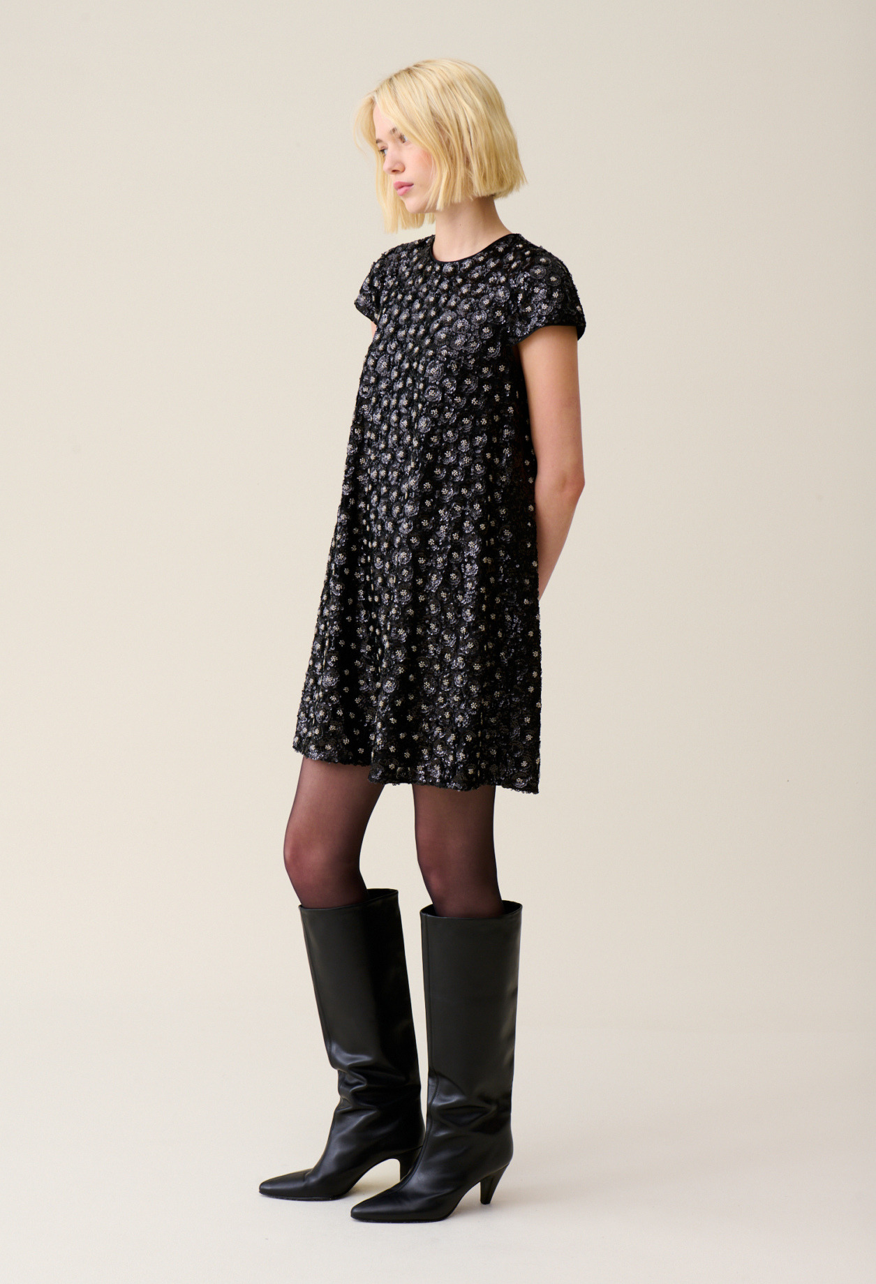 Robe courte babydoll brodée