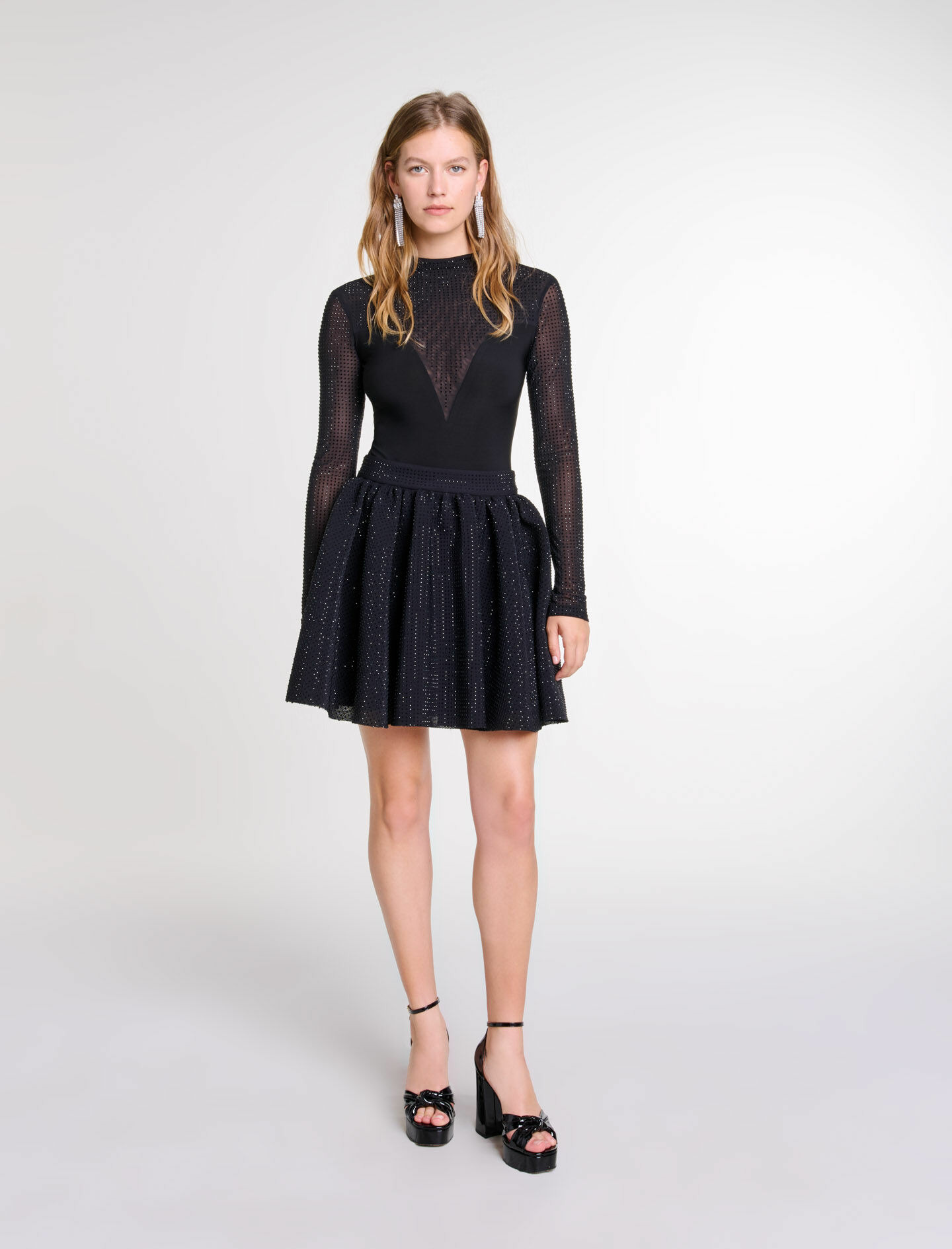 Jupe courte volumineuse à strass