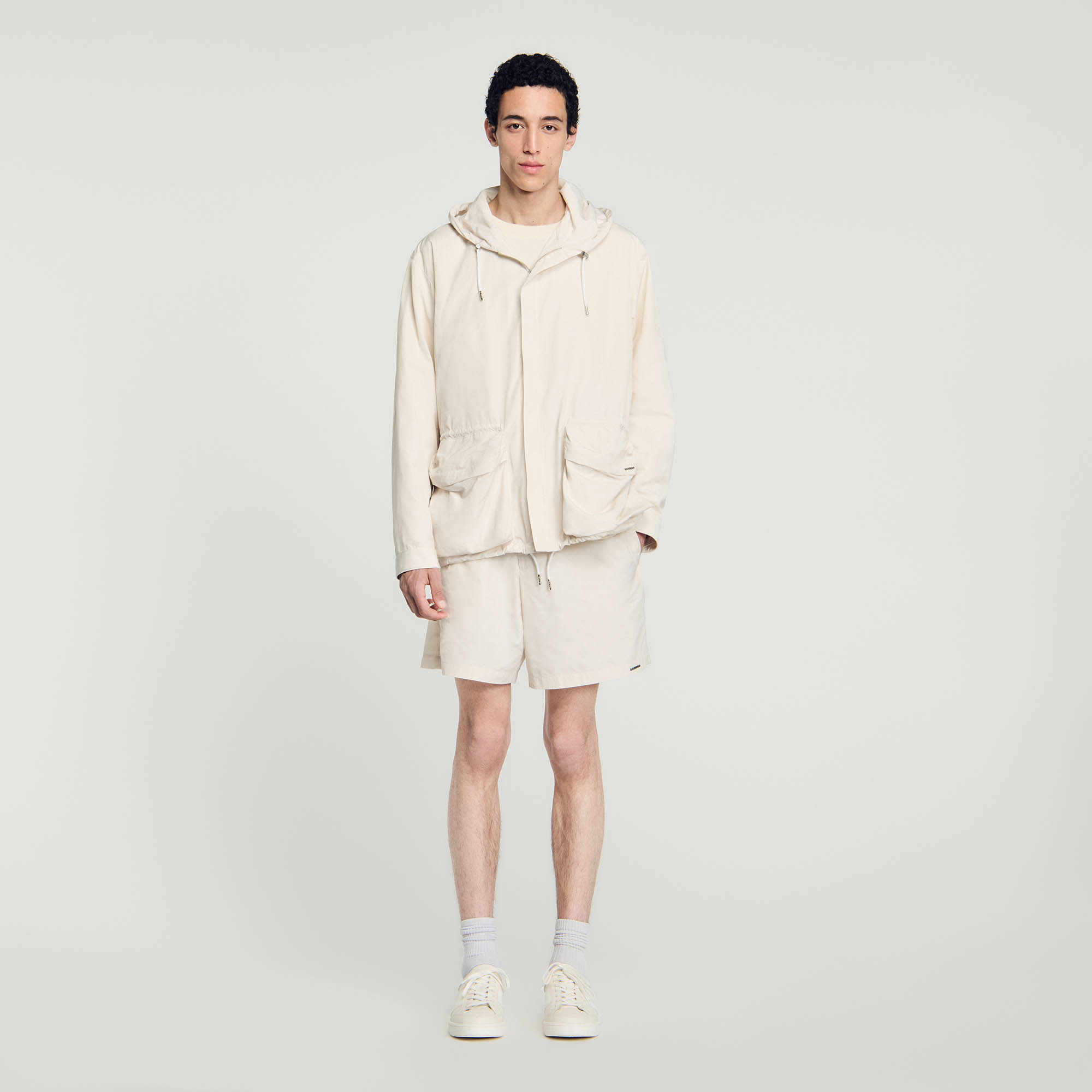 Coupe-vent à capuche