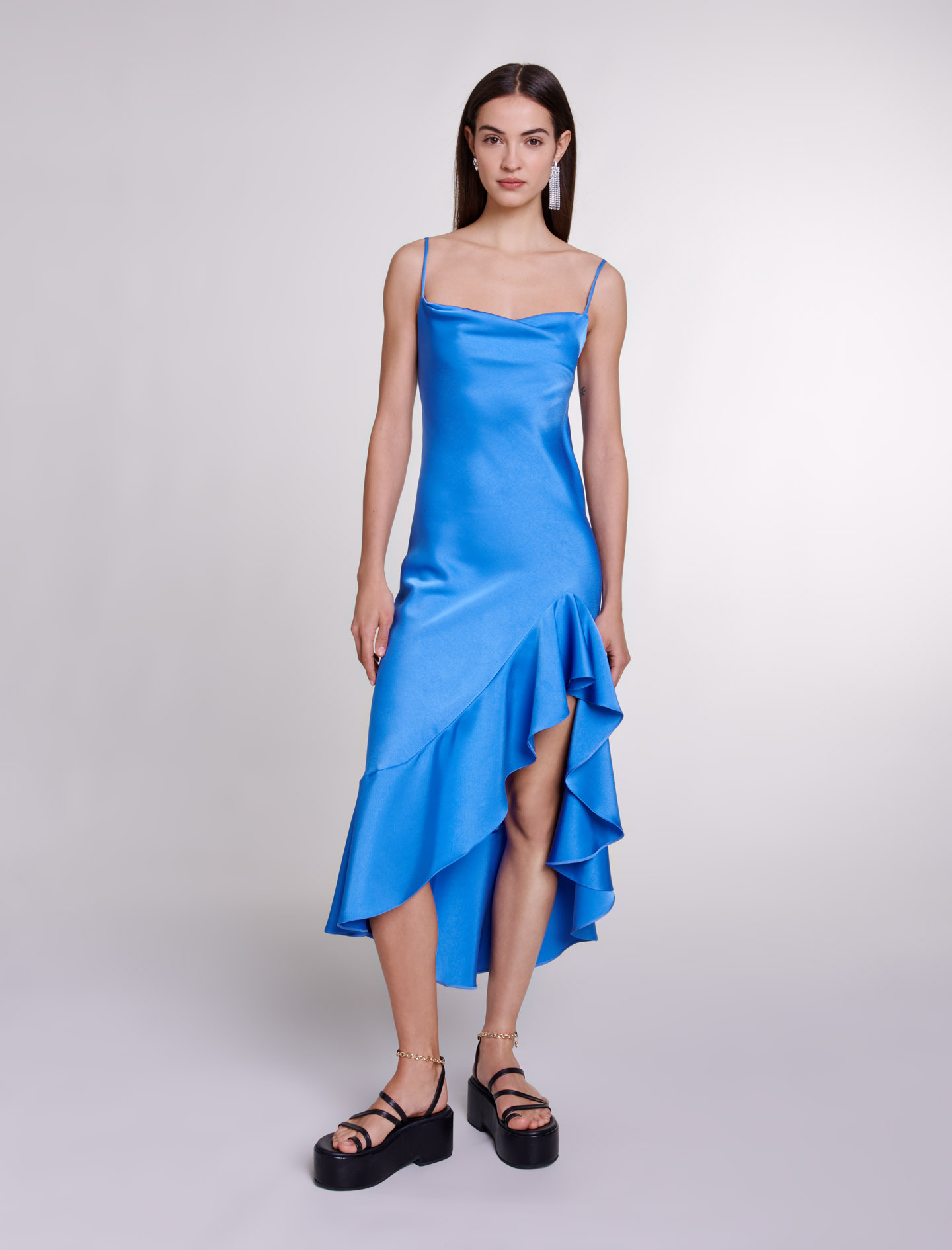 Robe longue satinée asymétrique