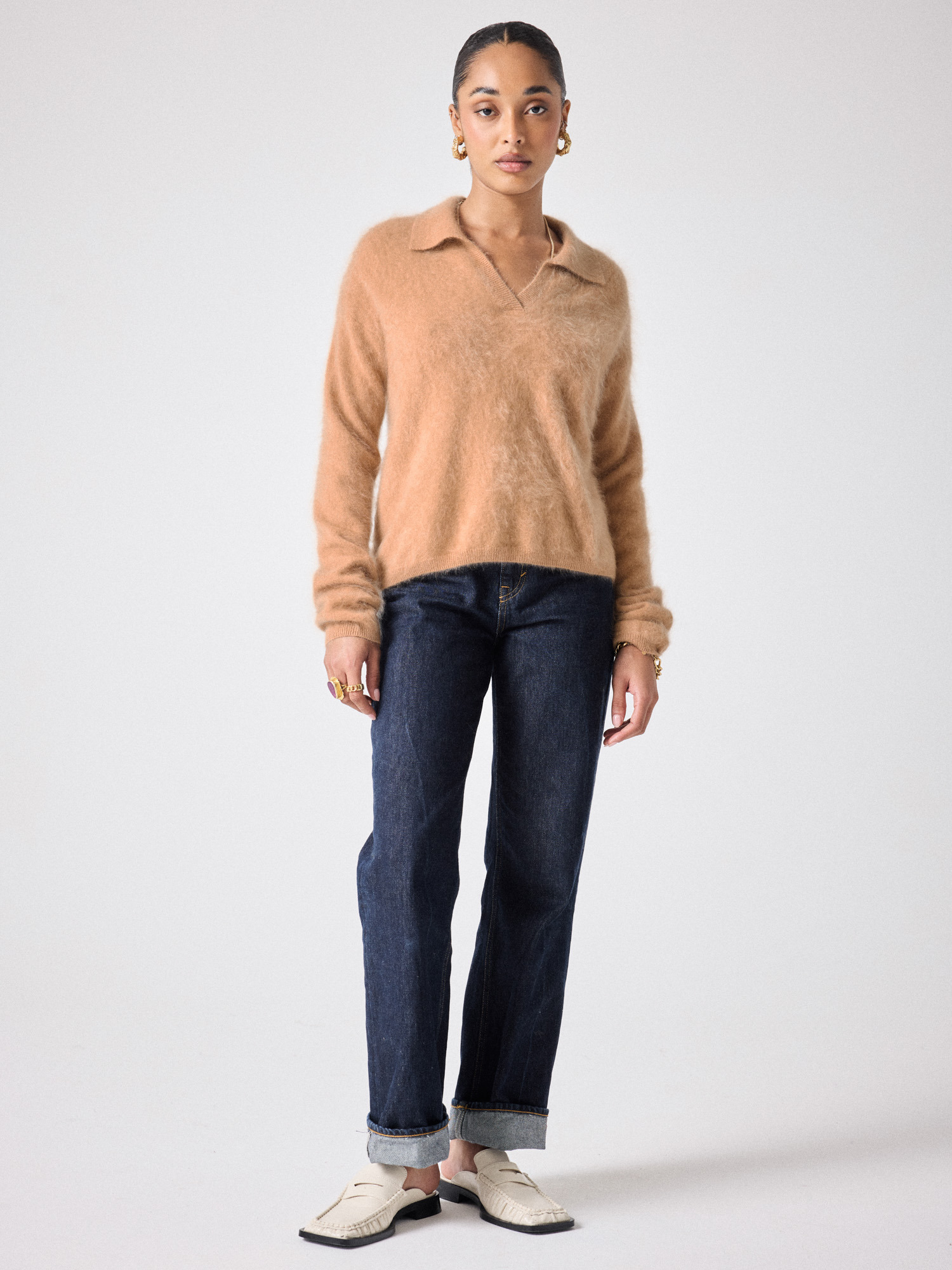 Roxane a brossé un pull en cachemire CAMEL