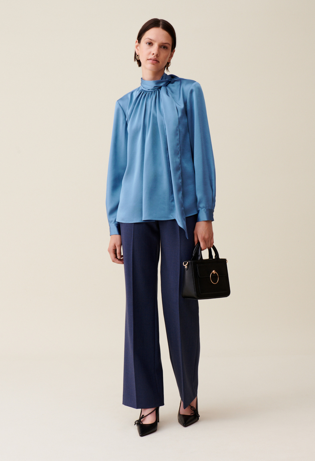 Blouse fluide col lavallière