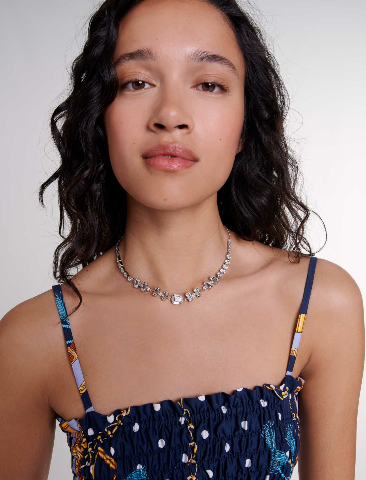 Collier chocker argenté à strass