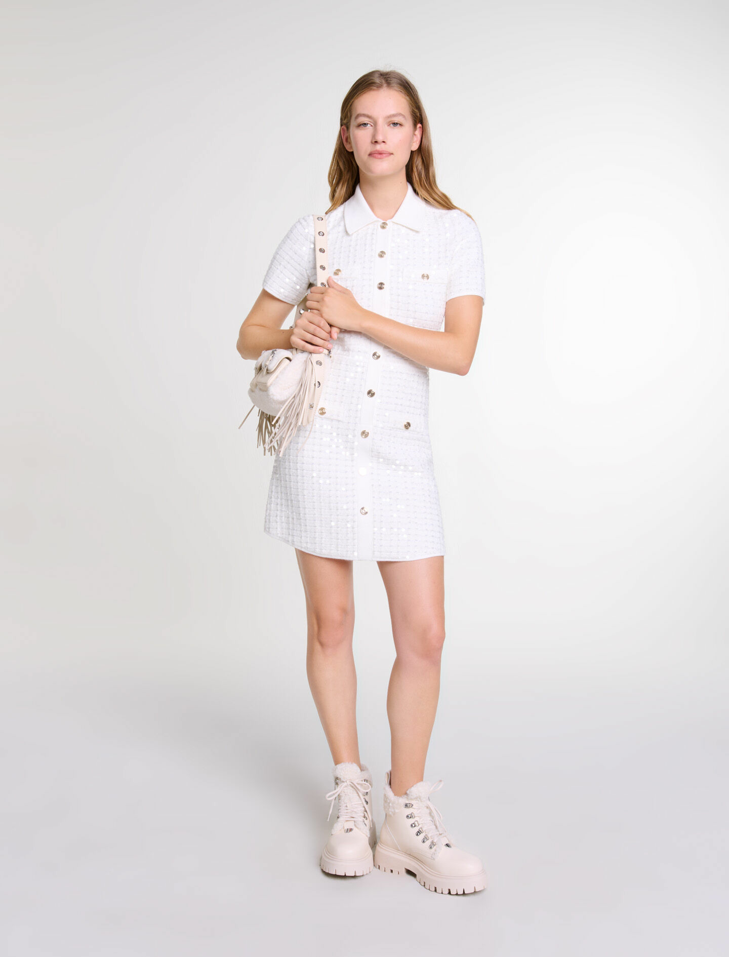 Robe courte en maille à sequins