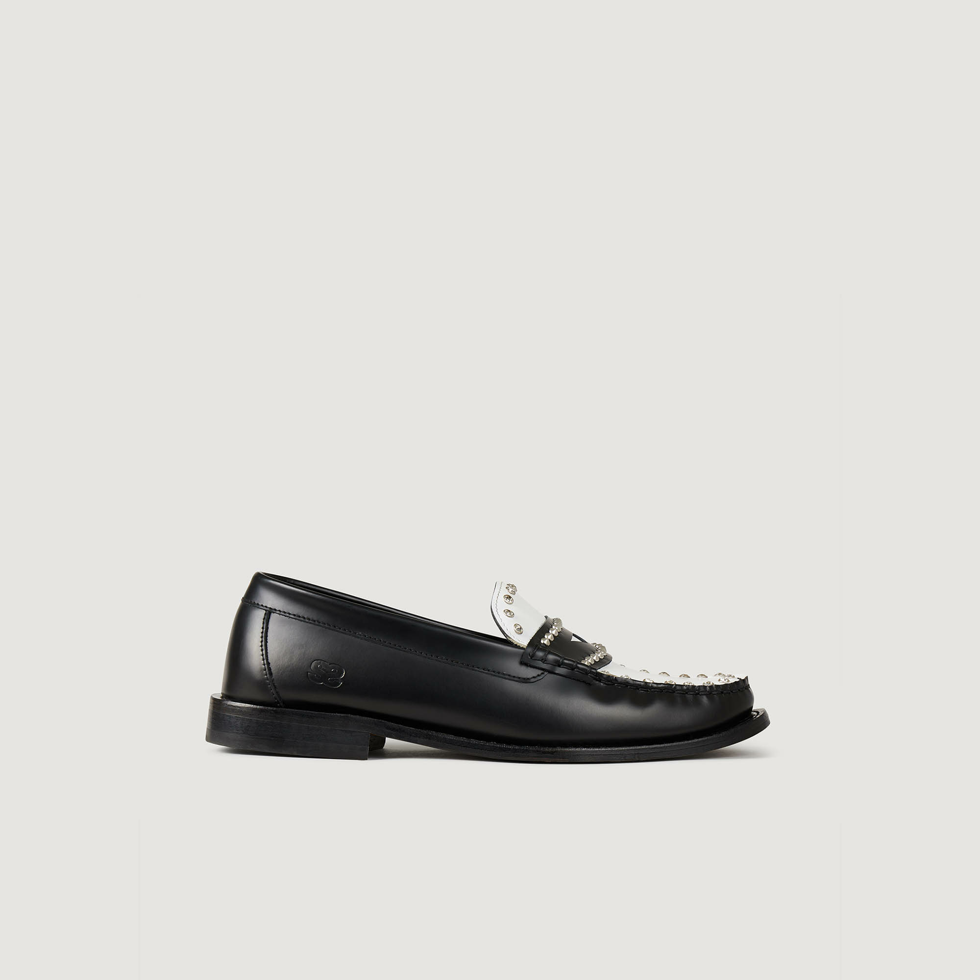 Mocassins bicolores à clous
