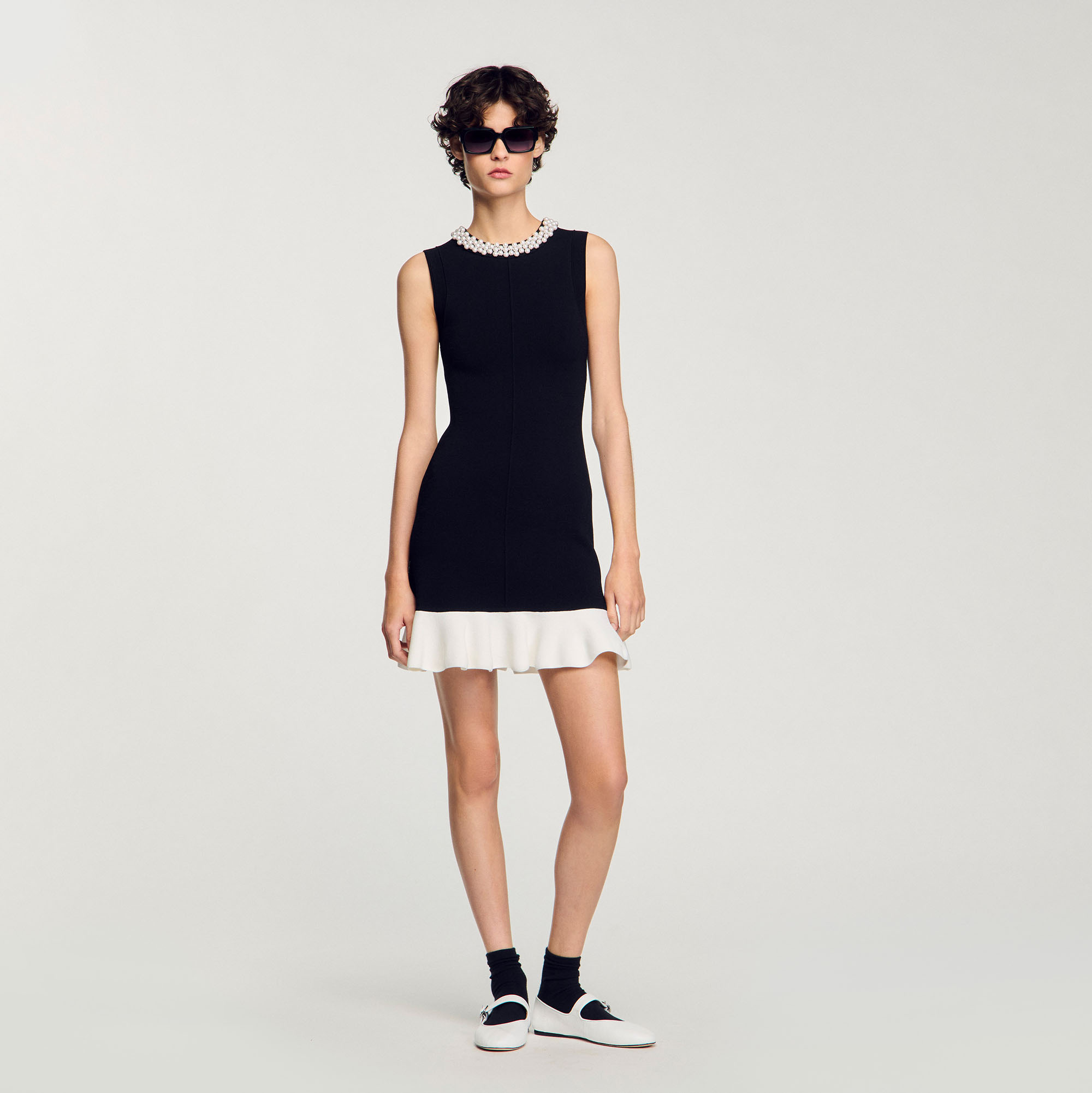 Robe courte en maille à col perlé