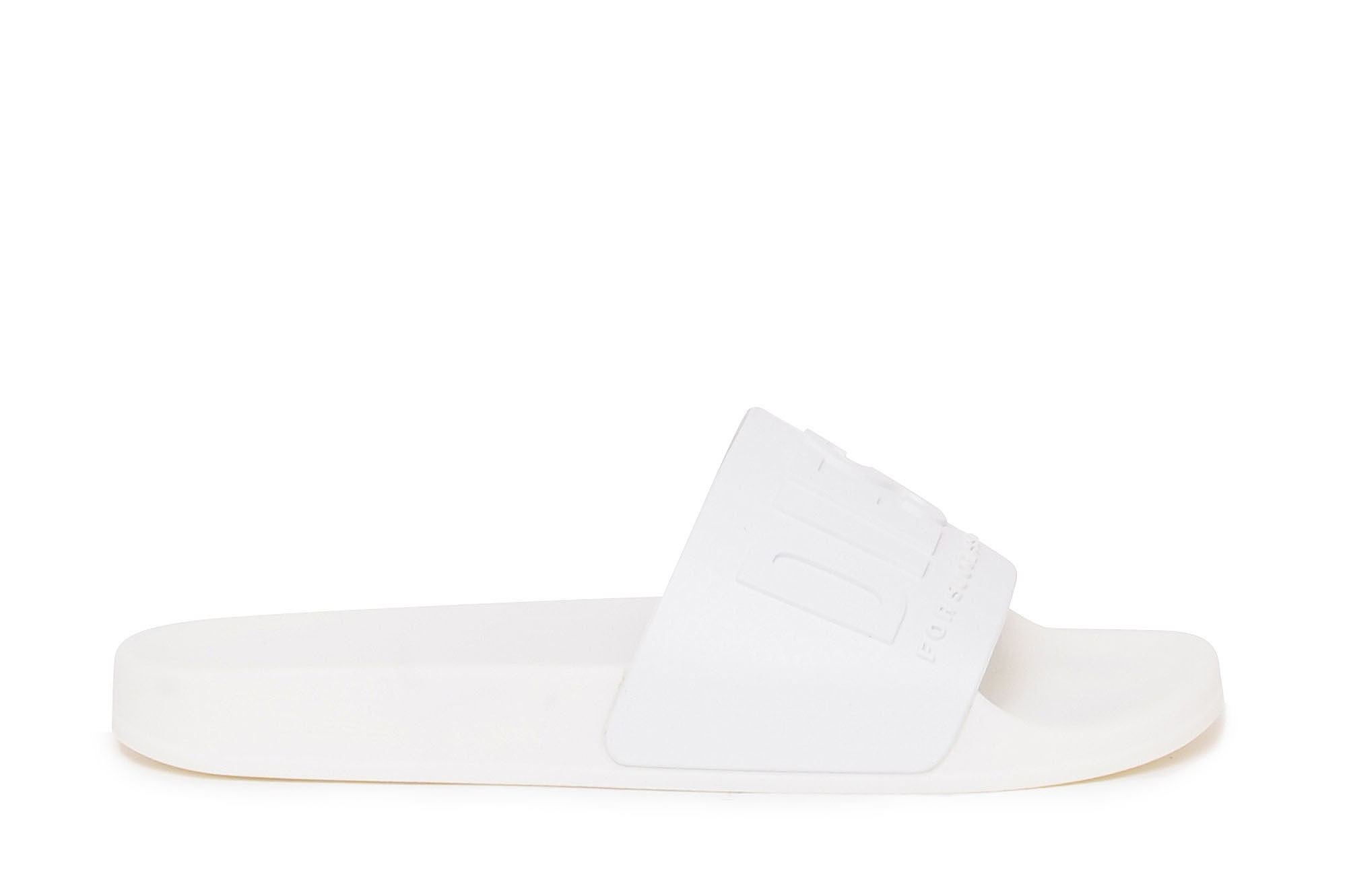 Claquettes de piscine avec logo embossé