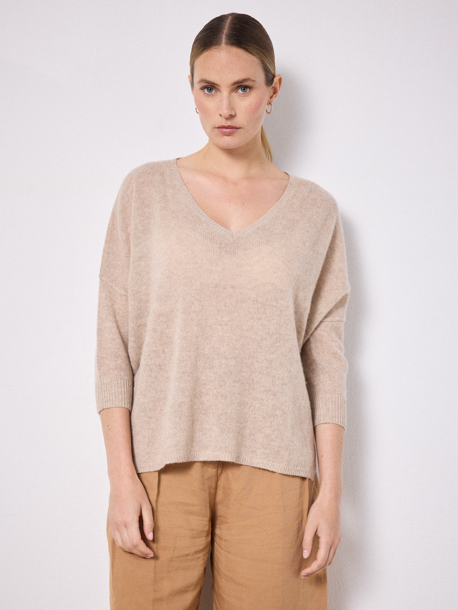Pull poncho cachemire Rihanna TERRE_FUMEE
