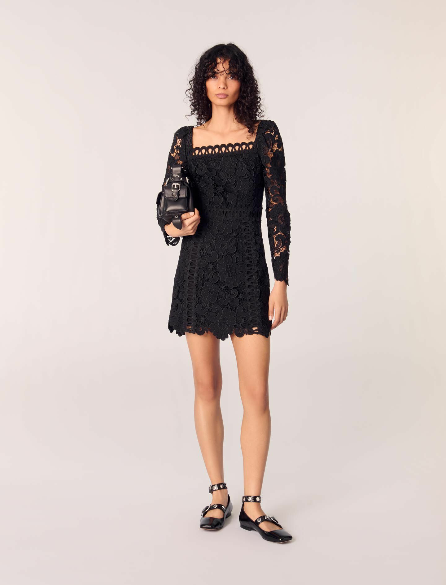 Robe courte en guipure