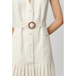 Robe courte cintrée plissée