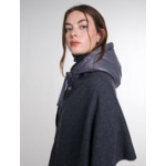 Poncho en laine à capuche