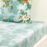 Yves Delorme - Drap housse en satin bleu, Panorama