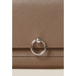 Pochette large cuir grainé