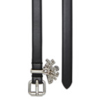 Ceinture en cuir avec breloques à logo en cristaux