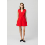 Robe courte cintrée