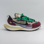 Nike Vaporwaffle sacai Villain Red Neptune Green