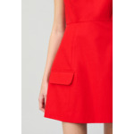 Robe courte cintrée