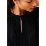 Robe longue plissée transparente